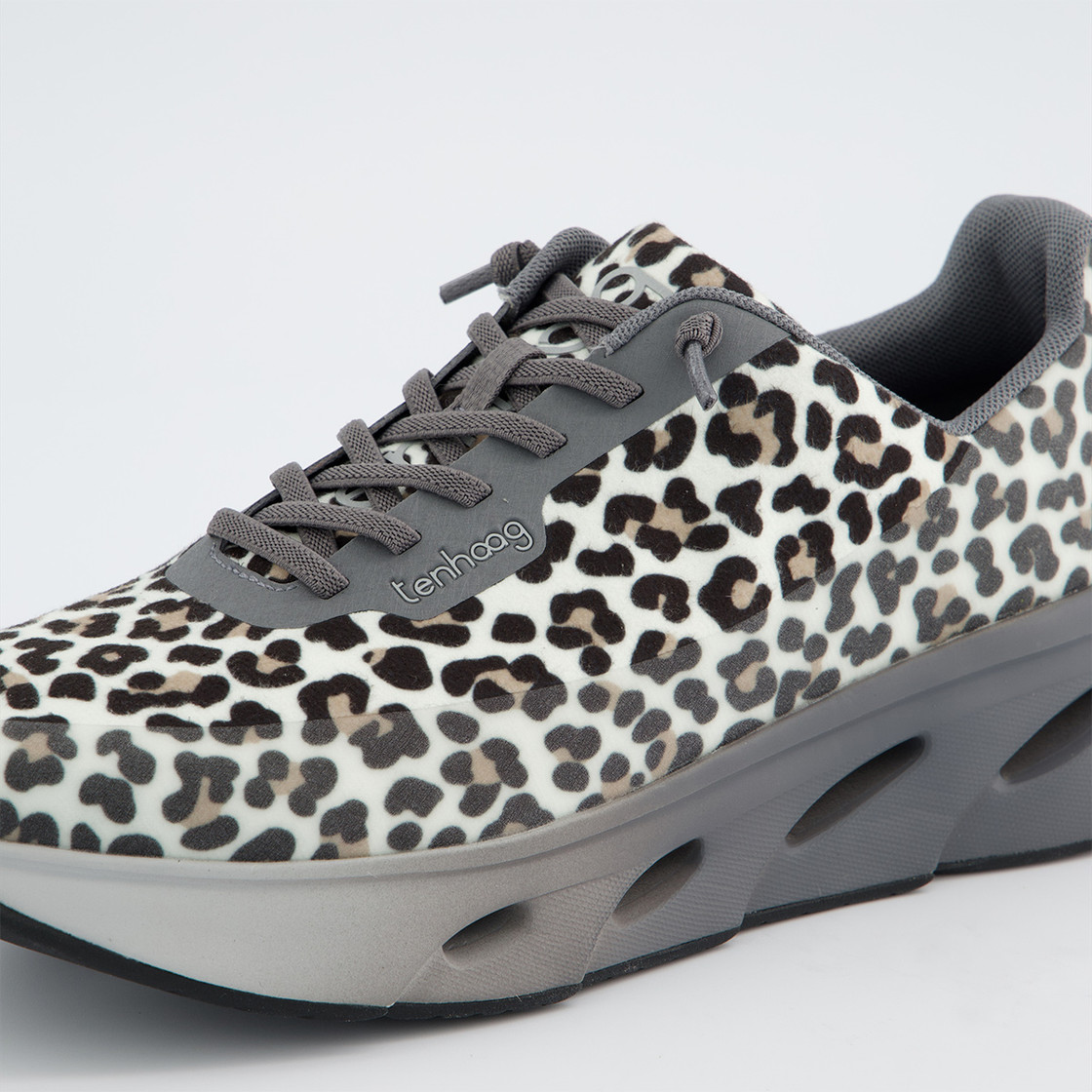 tenhaag 0005 - gray / leo look